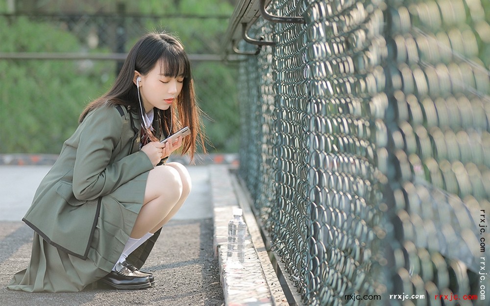 黑长直发未成年美女学生妹超短裙制服诱惑美腿白皙诱人艺术照 (2).jpg.jpg