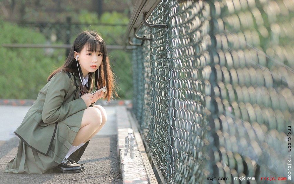 黑长直发未成年美女学生妹超短裙制服诱惑美腿白皙诱人艺术照 (4).jpg.jpg