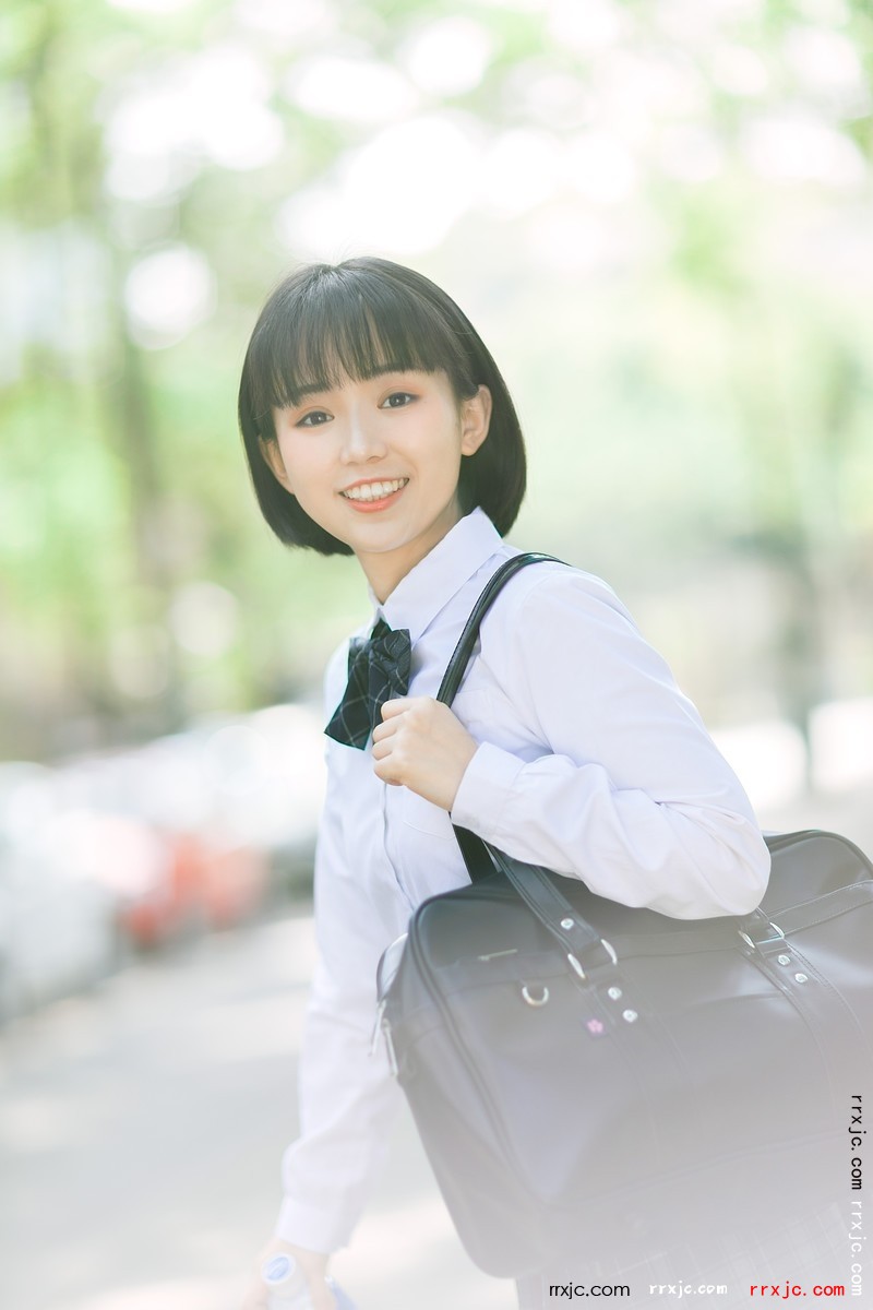 校园女神学生妹私房湿身性感白丝美腿人体艺术摄影写真 (7).jpg