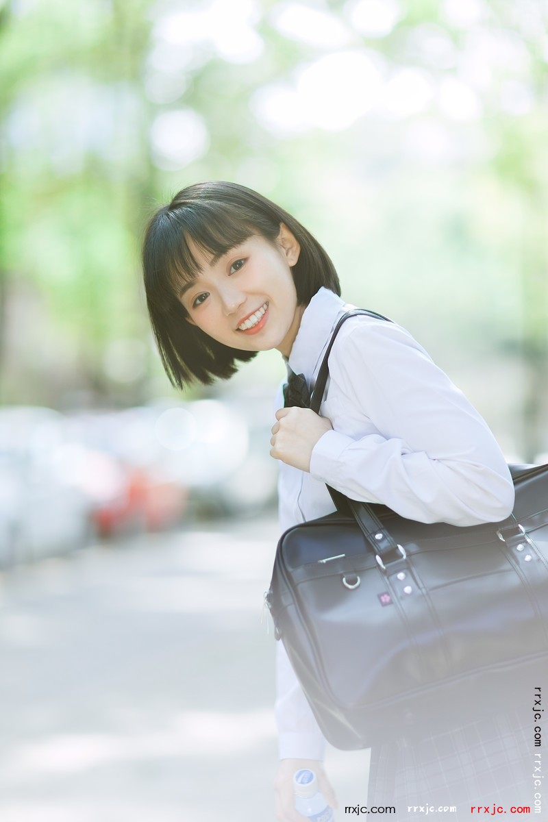 校园女神学生妹私房湿身性感白丝美腿人体艺术摄影写真 (10).jpg